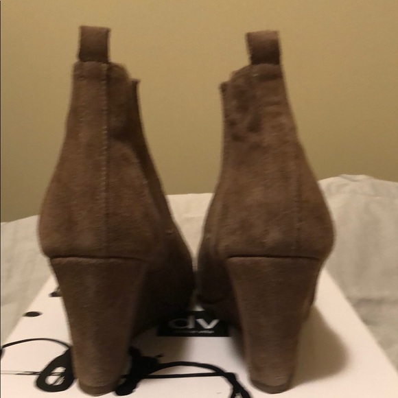 Dv Posie Suede tan wedge bootie - Picture 4 of 5
